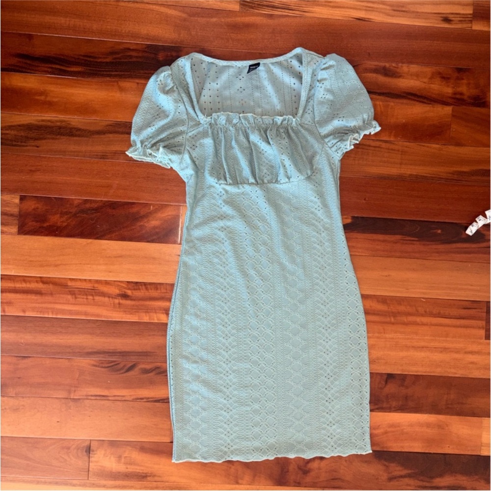 ✨3/$30✨ Eyelet Puff Sleeve Midi Dress